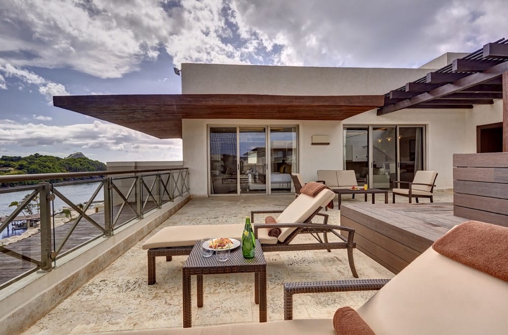 Hideaway-royalton-st-lucia-luxury-penthouse-one-bedroom-suite-ocean-veiw-terrace-jacuzzi-diamond-club-3-min