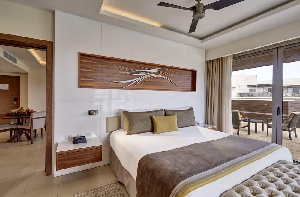 Hideaway-royalton-st-lucia-luxury-penthouse-one-bedroom-suite-ocean-veiw-terrace-jacuzzi-diamond-club-4-min