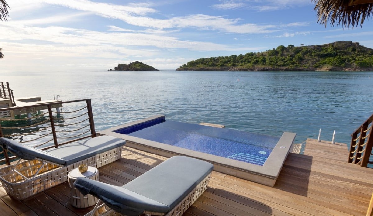 royalton-antigua-overwater-bungalow-3