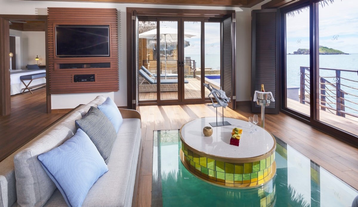 royalton-antigua-overwater-bungalow-4