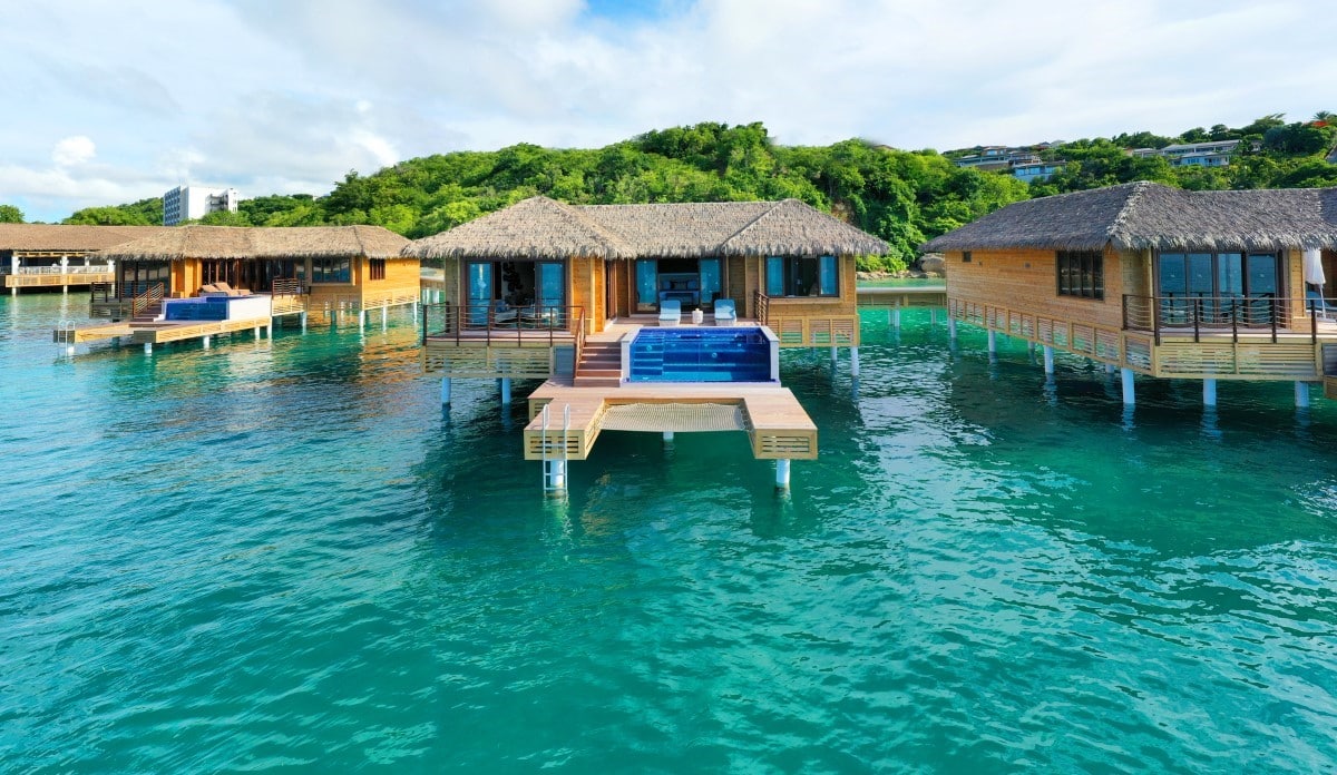 royalton-antigua-overwater-bungalow-6