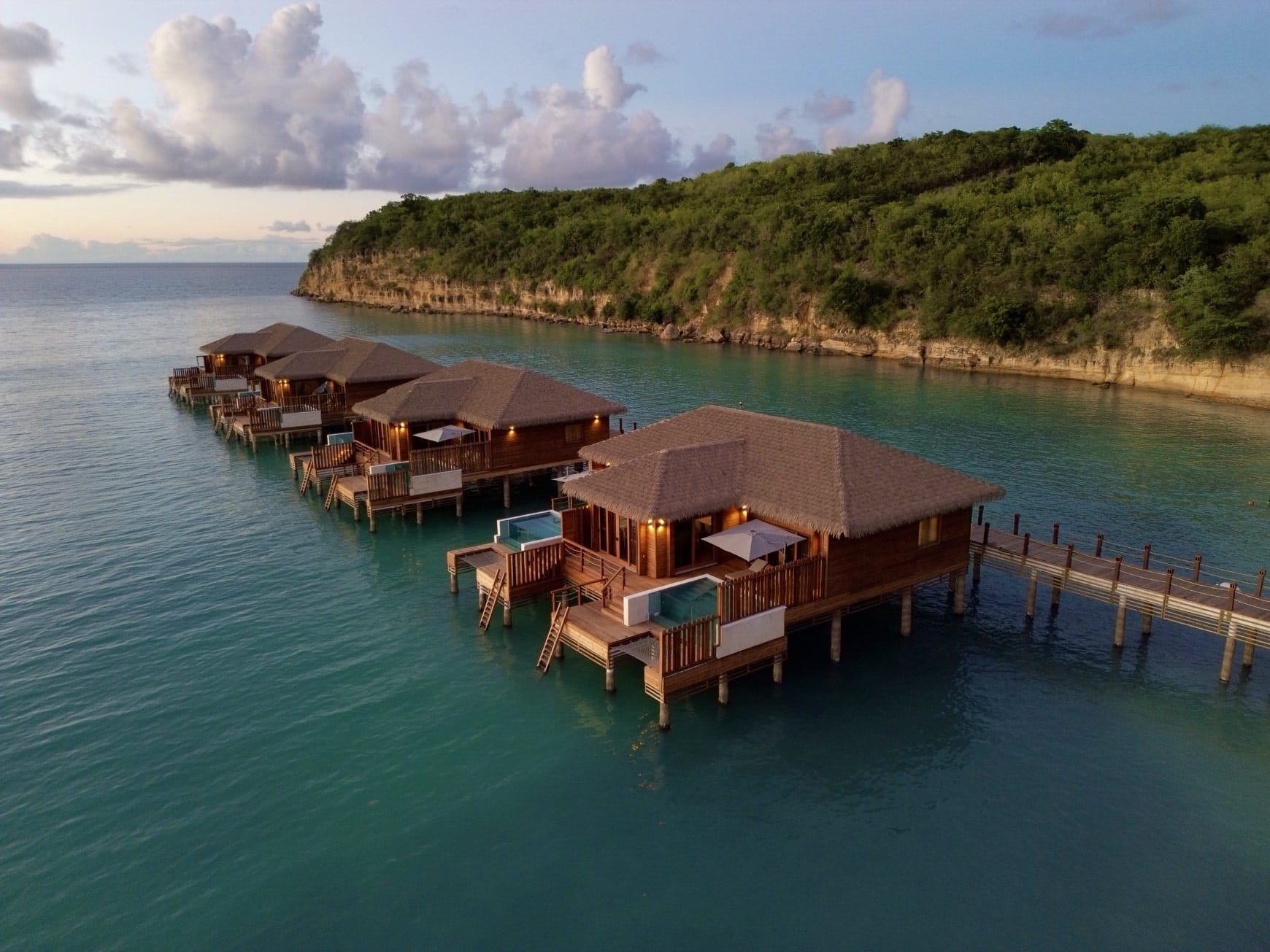 royalton-chic-antigua-diamond-club-luxury-presidential-sunset-overwater-suite (3)