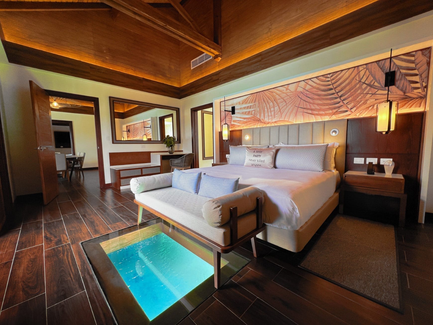 royalton-chic-antigua-diamond-club-luxury-presidential-sunset-overwater-suite (5)