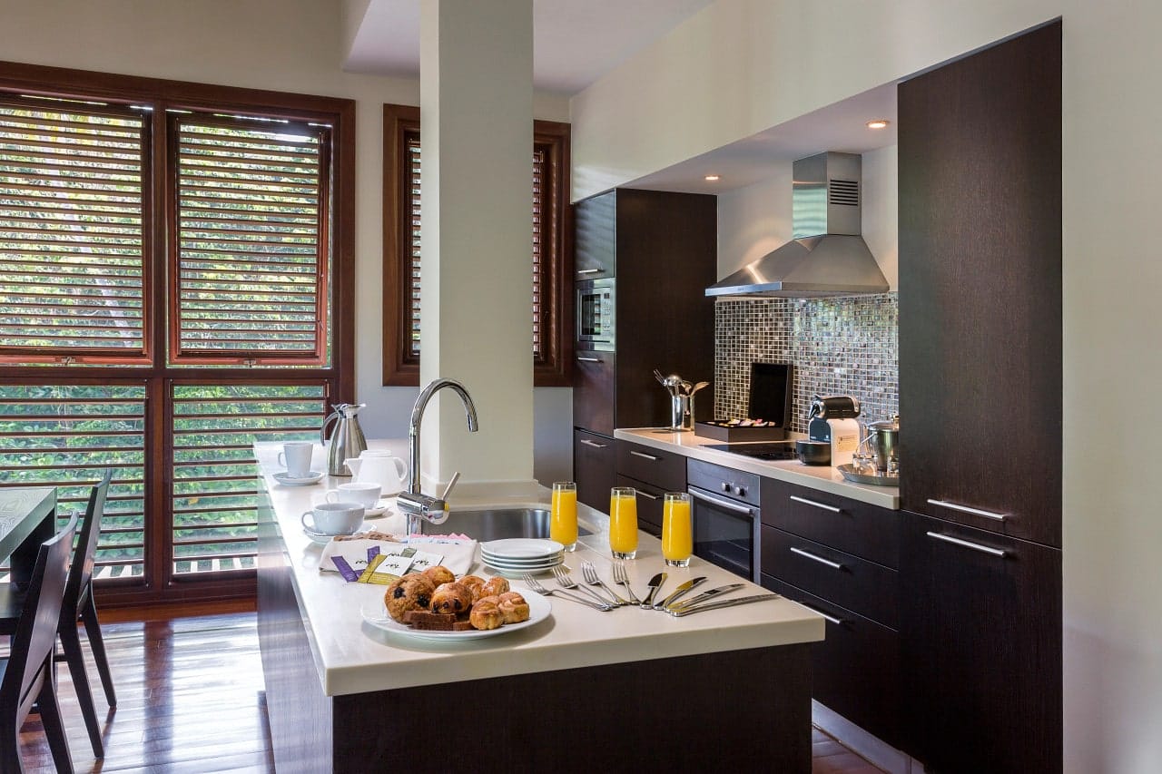 Zoetry-Marigot-Bay-Penthouse-Suite-kitchen-min